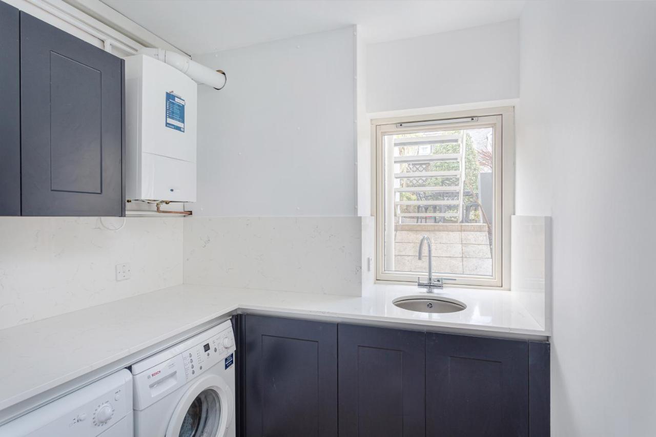 3 Bedroom Jesus Green Townhouse With Parking CBG Εξωτερικό φωτογραφία